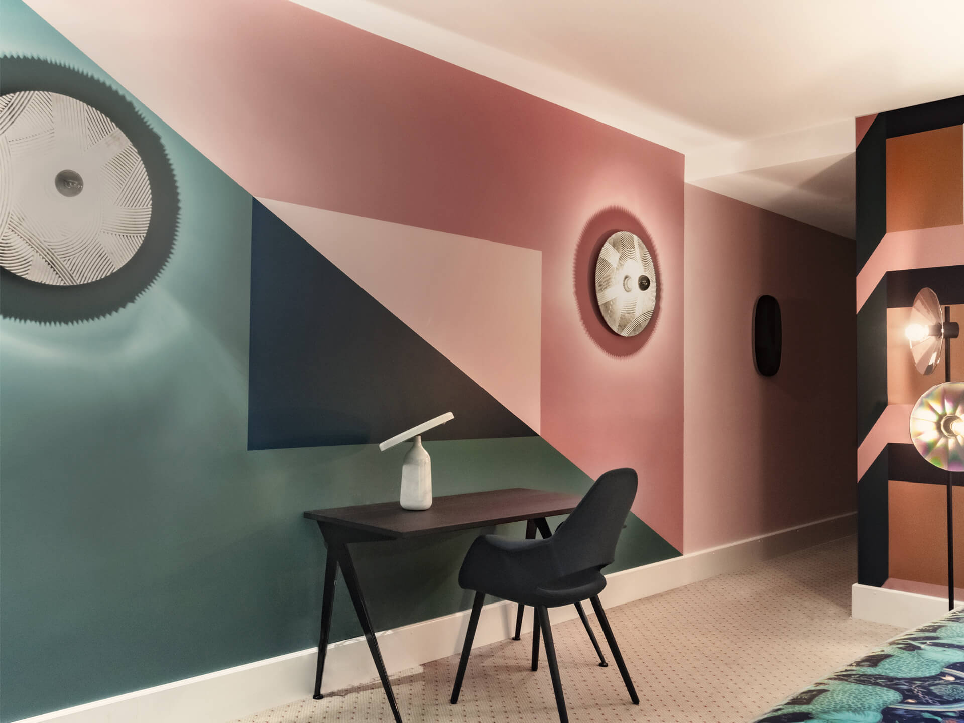 decoration_chambre_hotel_palace_lausanne_peinture_murale_geometrique_emmanuelle_diebold.jpg