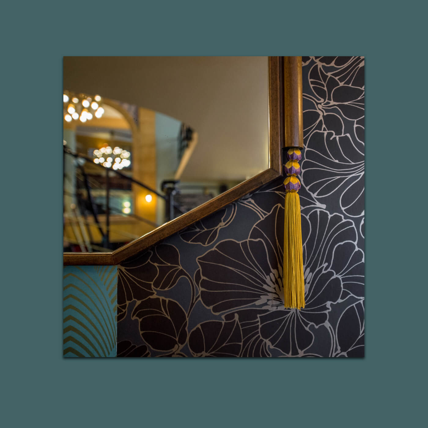 2_decoration_renovation_restaurant_bar_cafe_salon_java_lausanne_suisse_romande_escalier_mobilier_vintage_emmanuelle_diebold.jpg