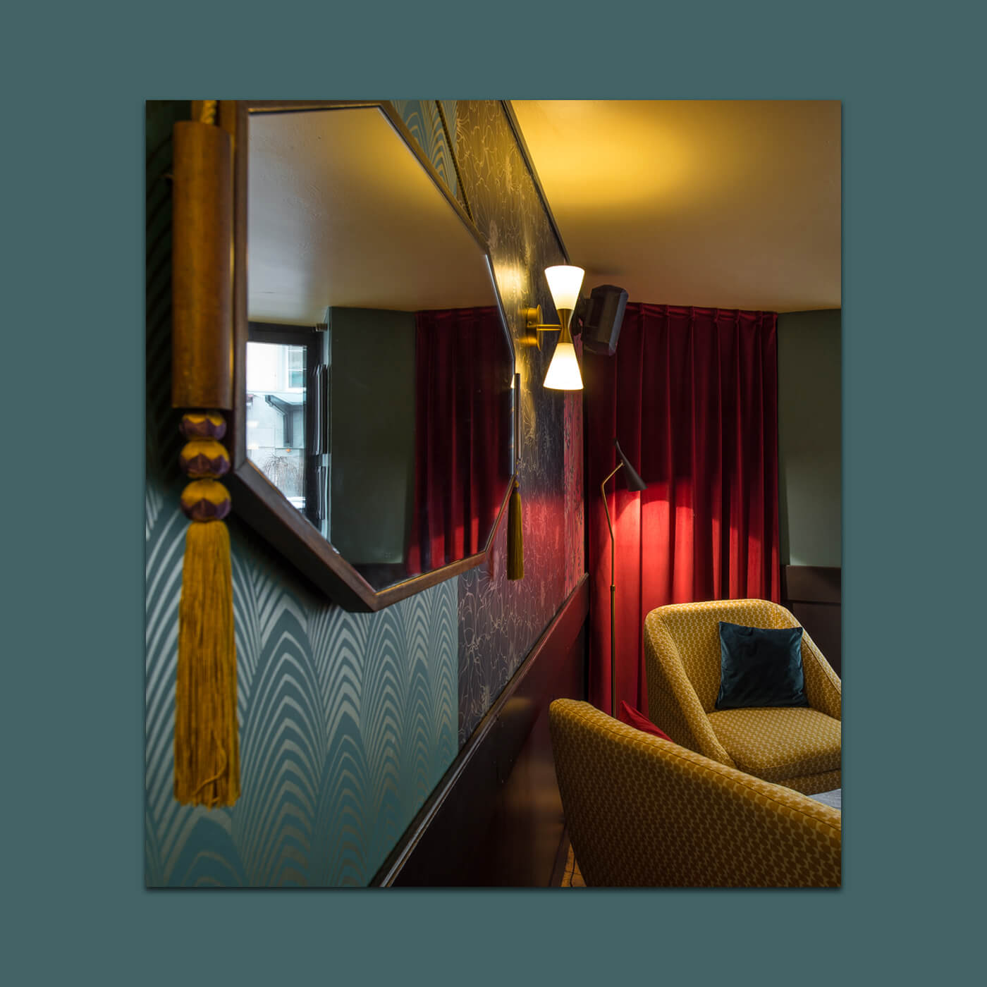 2_decoration_renovation_restaurant_bar_cafe_salon_java_lausanne_suisse_romande_escalier_mobilier_vintage_emmanuelle_diebold.jpg