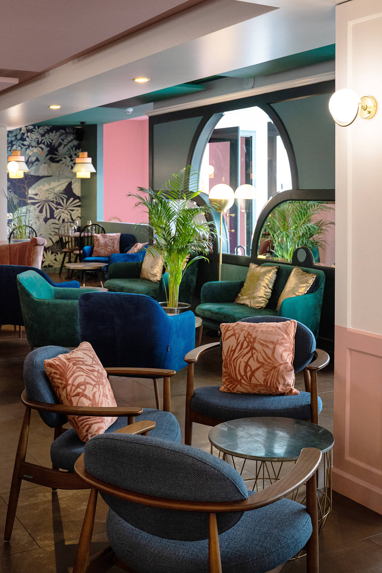 decoration_restaurant_union_epalinges_lausanne_tablehaute_bois_ambiance_jungle_vert_plantes_emmanuelle_diebold.jpg